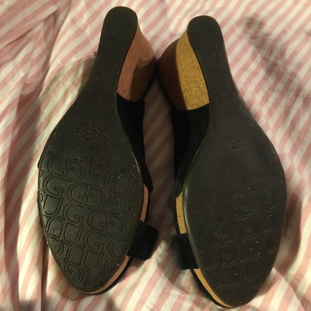 Gorgeous Ugg Suede Cork Wedge - Picture 3 of 6